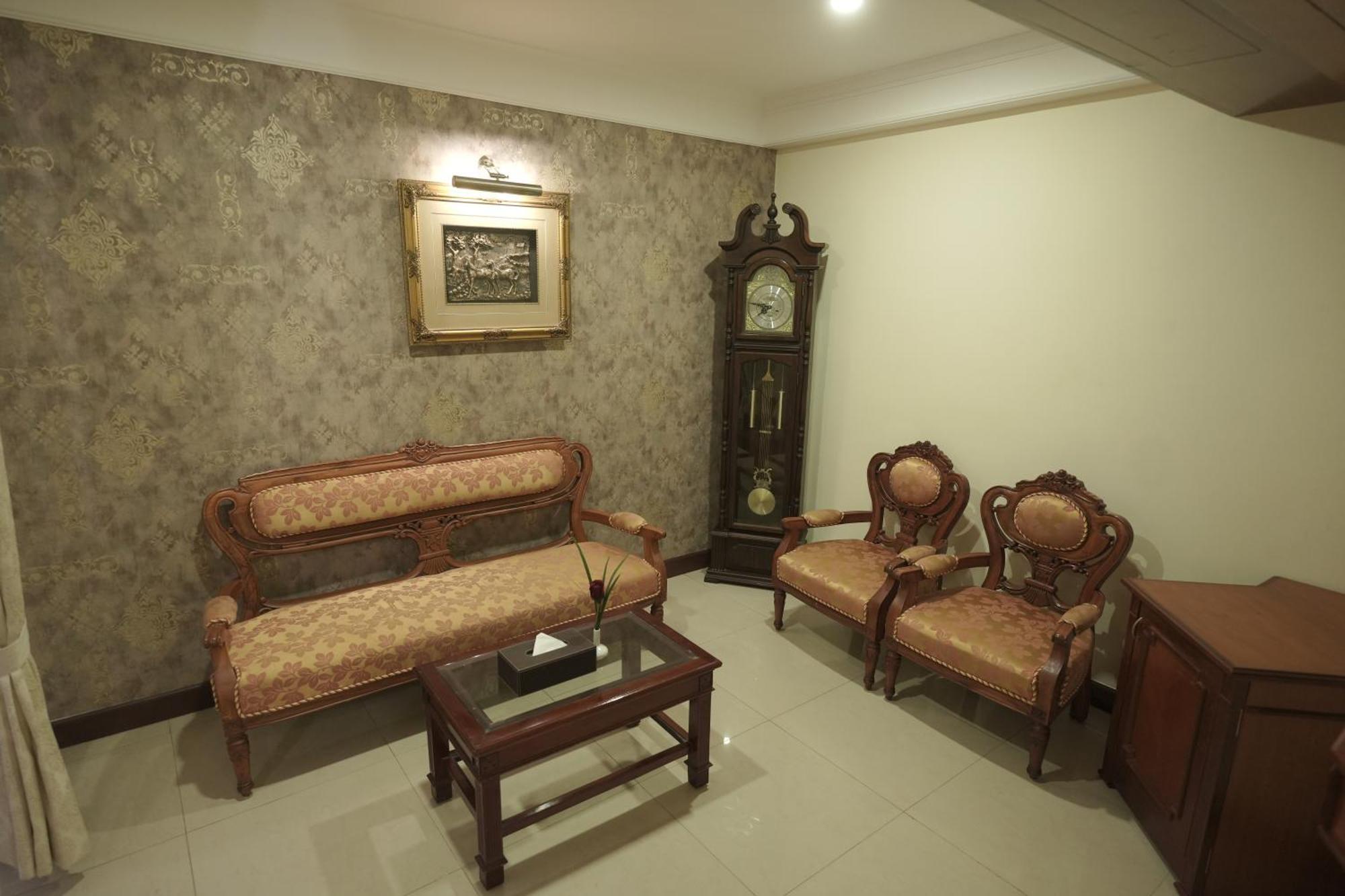 Maurya Rajadhani Thiruvananthapuram Kültér fotó
